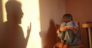 Як постійний крик на дитину, впливає на її здоров’я. Ніколи. Ніколи не робіть цього!