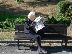  «Бабусю, я лялечку знайшов. Можна забрати собі? Вона пищати вміє». Схопившись за серце, Софія Андріївна акуратно дістала сумку