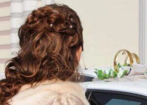 Ми зібралися повертатися додому, Світлана Антонівна потягла мене в кімнату і вручила подарунки