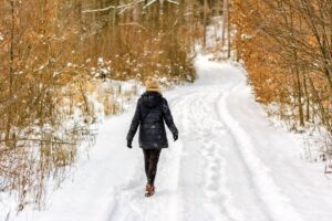 Відчуваючи різкий біль внизу живота я вирішила вийти назовні, і йти по трасі в надії, що машини мене помітять