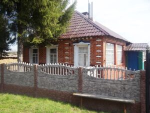 Свекруха всіх і все контролює. Я не знаю, як мені далі жити: розлучатися чи спробувати пожити разом?