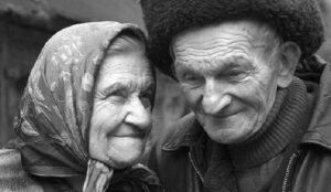 Діда вона пам’ятала смутно, спогади зберегли тільки різкий і неприємний запах поту і грубий, владний тон голосу