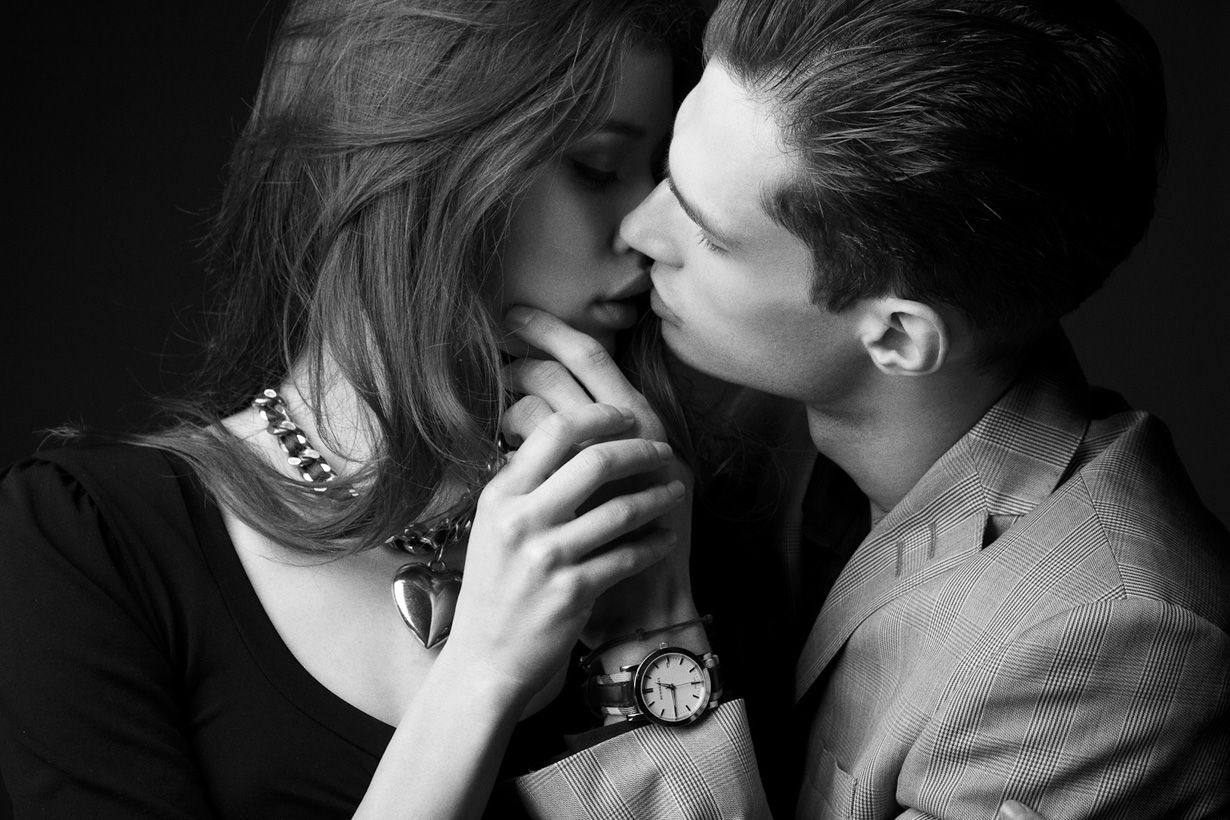 Что означают когда мужчина целует. Парень и девушка. Фотосессия влюбленных. Красивый поцелуй. Страстный поцелуй.