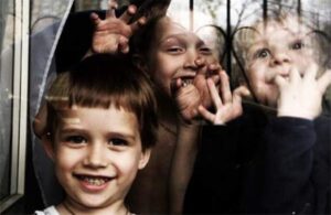 Дружина написала відмову від новонароджених двійнят. Сказала, що їй і старші то не потрібні, а тут ще двоє. І пішла