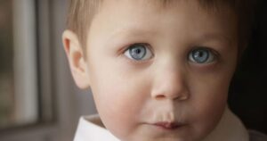 Я закохався в жінку, яка має сина від першого шлюбу. Спочатку я не звертав на це увагу, але згодом зрозумів, що я витрачаю на чужу дитину майже половину своєї зарплатні