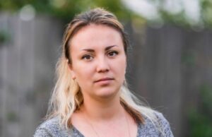 Екран телефону чоловіка засвітився і я, побачивши фото красивої жінки, стала читати повідомлення