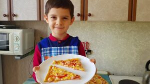 Після смерті дружини, він не зміг кинути стареньку і хлопця, який вже давно його почав називати батьком