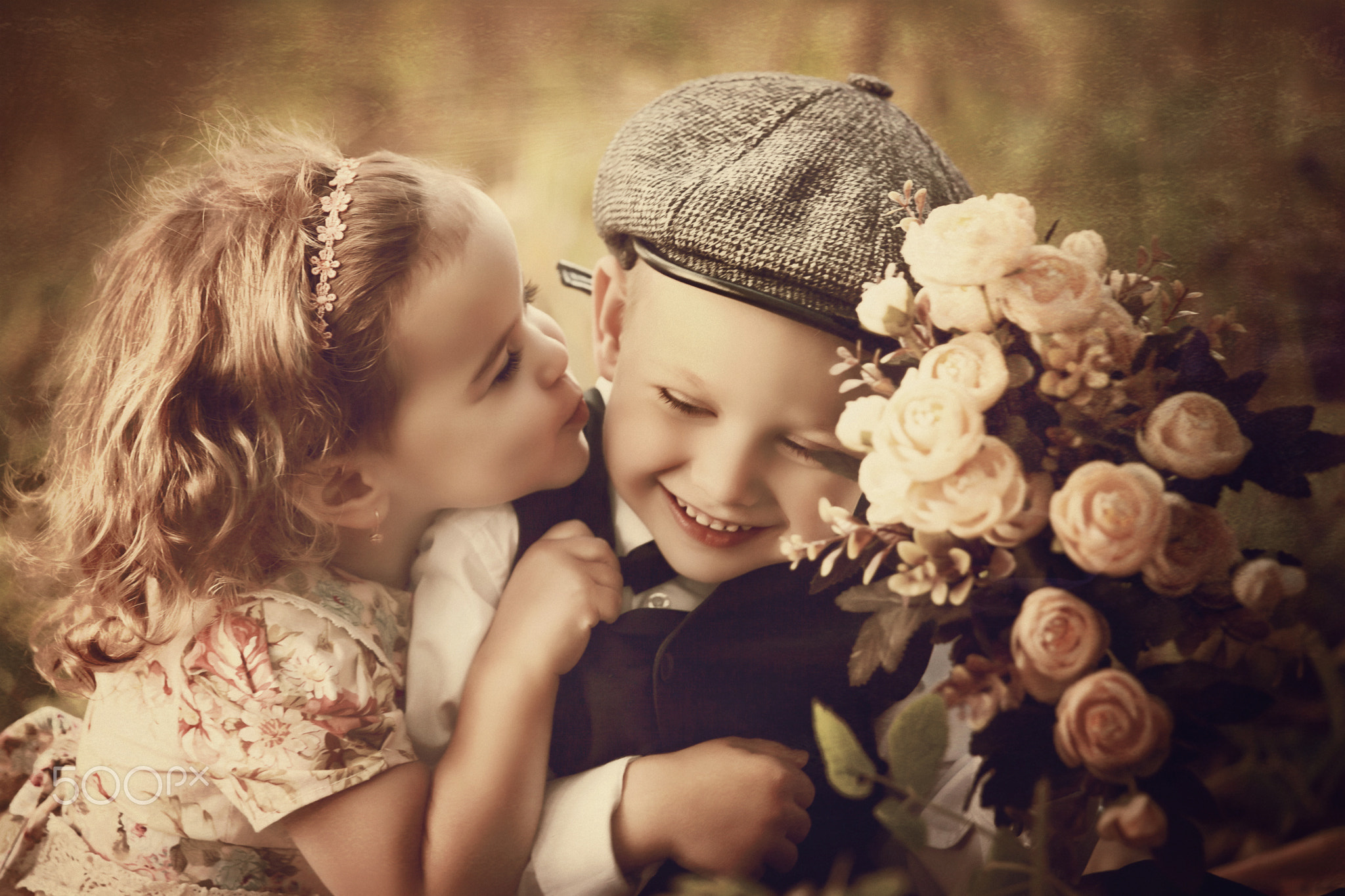 Картинка любовь девочка. Детский поцелуй. Мальчик и девочка любовь. Мальчик целует девочку. Любовь к ребенку.