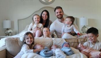 Як живе сім’я, в якій подружжя усиновило чотирьох дітей, і мати дізналася, що вагітна ще чотирма