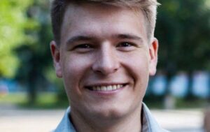– Діма тепер відмовляється мені віддавати свою пенсію. – розповідає моя знайома Марія. – Він вчора якраз її отримав, але вирішив всю залишити тільки собі