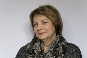 – Я нічого поганого не зробив. Свою зарплату я віддаю тобі. А в вільний час я вирішив підробляти – це суто мої гроші!