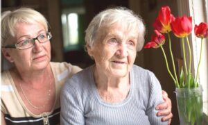 Що відчувають діти, коли забирають до себе літніх батьків