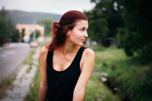 Ангеліна Іванівна невістку не любила. Якась вона, ця Таня, неправильна