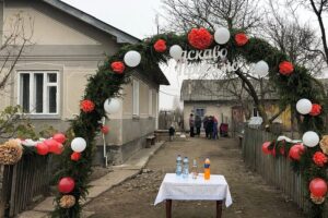 – Свахо, та ви, мабуть, дні 3 не їли, що так накинулися на їжу?!