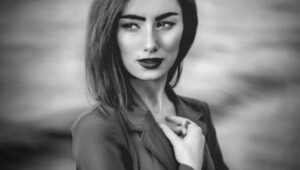 Коли Всесвіт когось у тебе забирає, значить ти гідна кращого
