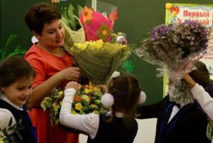 Трохи крапель валер’янки і пустирника допомогли мені заспокоїтися, заснула. Прокинулася від того, що хтось стукав у вікно