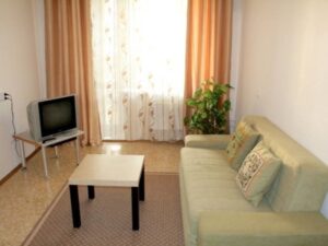 Вирішила дозволити знайомій з чоловіком пожити на орендованій квартирі. Однак, я ледь не посивіла, коли приїхала до них у гості без попередження!