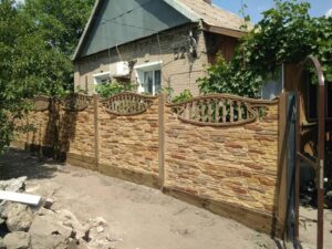 На весіллі свекруха хотіла зі мною серйозно поговорити. Сказала, що віддасть нам з чоловіком двокімнатну квартиру у місті, тільки б ми не їхали у село до моїх батьків