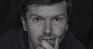 Я випадково знайшов записку у кишені своєї дружини. Я її прочитав та поклав на місце