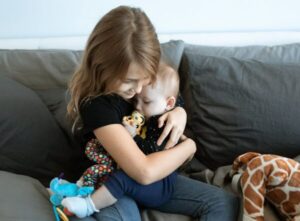 Того вечора семирічна Діанка почула розмову своїх батьків про її маленького братика Данилка. Данилко був хворий, але у батьків не вистачало грошей на дороге лікування. «Тільки диво може врятувати зараз нашого хлопчика»,- заплакала у сусідній кімнаті мати