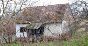 Як із закинутого старого будинку зробити розкішну садибу? Молода сім’я поділилась порадами