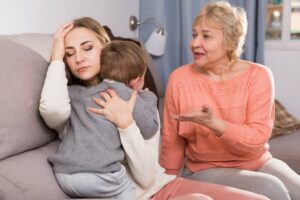 – Хочеш народжувати? Народжуй, тільки від мене допомоги не чекай! Я не можу тягнути на собі всю твою сім’ю