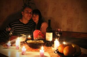 Чоловік стабільно затримувався на роботі: в понеділок, середу і п’ятницю. Я не розуміла в чому причина, поки на порозі нашого дому не з’явилась блондинка з немовлям
