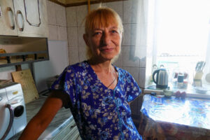 – Коля не любить, коли прислуга плентається під ногами! – сказала дочка про мого зятя. Виявилось вона говорила про мене