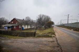 Що ж це за мати така, яка залишила свою дитину замерзати в холодному домі?