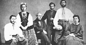 Думаєте, це Львівські графи? Зовсім ні, на фото сторічної давності звичайна родина з Луганська