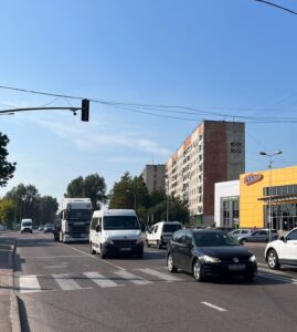 – Тобто братові квартира в новобудові, а мені якась хрущовка стара з тарганами та чехословацькою стінкою? – нарікав молодший син