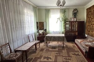 Я з Денисом була багато років. Познайомилися ще в університеті.

Я сама до нього тягнулася, допомагала з навчанням, завжди була поруч. Потім переїхала до нього, і якось так вийшло, що я все тягнула, а він просто жив поруч.