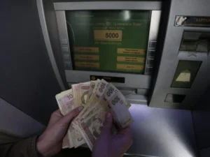 – Ти ні копійки додому не приносиш, лише витрачаєш. Я сам на вас заробляю. Мала б совість – говорив мені чоловік.