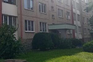 Майже рік ми з Оксаною жили в одній орендованій квартирі. Після навчання додому повертатися не захотіли, влаштувалися на роботу і жили в місті самі.

Оксана завжди була яскрава, доглянута, всюди своя.