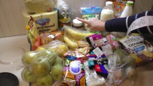 Чому я маю одна працювати і стільки ротів годувати? Остогидло все це! Я думала, що коли вийду заміж – життя зміниться. Але щось пішло не так