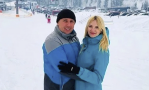 – Тільки не кажи, що Алла знову “на годинку”, – сказала я, коли Вадим утретє перевернув телефон екраном донизу.

Він зітхнув так, ніби це я щось зіпсувала.

Вадим народився 31 грудня о десятій вечора, і в його сім’ї це чомусь означало одне: день народження в нього, Новий рік у всіх, а біля плити стою я.