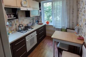 Мене виростили тато і бабуся. З самого дитинства я знала, що мама в мене є, але її не було. Вона залишила мене зовсім маленькою і пішла будувати своє життя.

Тато ніколи мене не кидав.